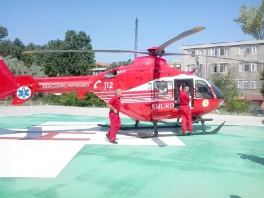 Bărbat căzut într-un bazin pentru grâne, preluat de elicopterul SMURD